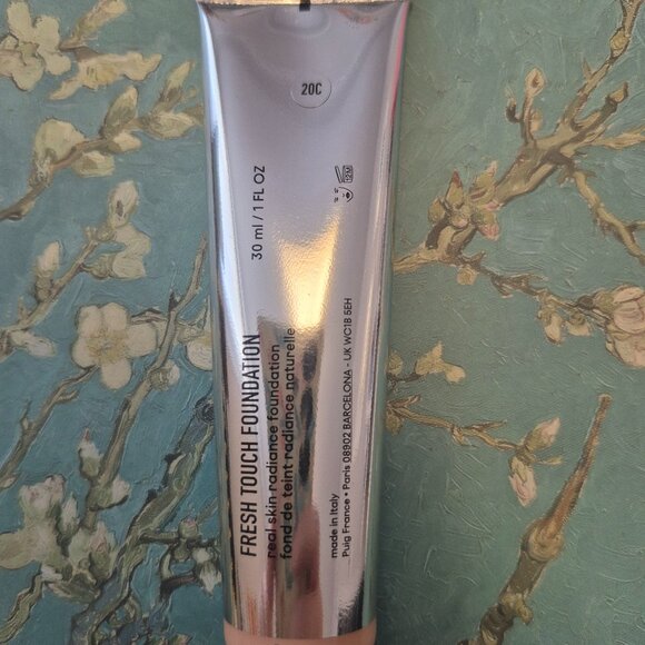 Rabanne Fresh Touch 24H Radiant Foundation - 20C - Picture 3 of 3